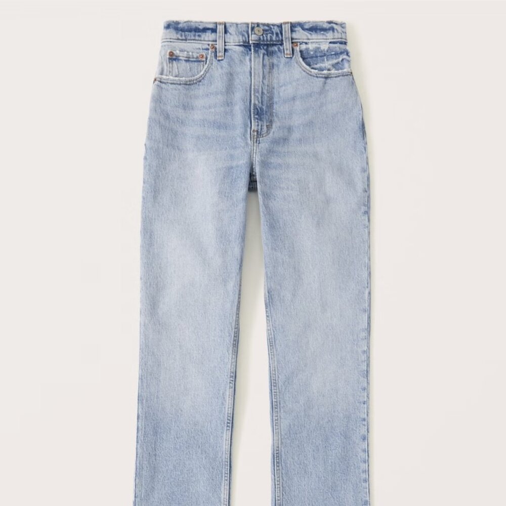 Abercrombie and Fitch Light Wash 90s Straight Ultra High Rise Size 24/00